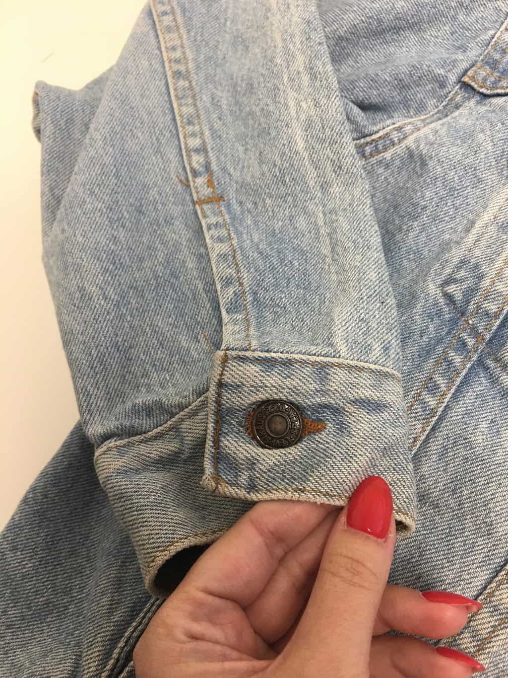 Vintage pale blue Levis denim trucker jacket, made in USA - Medium - Image 5