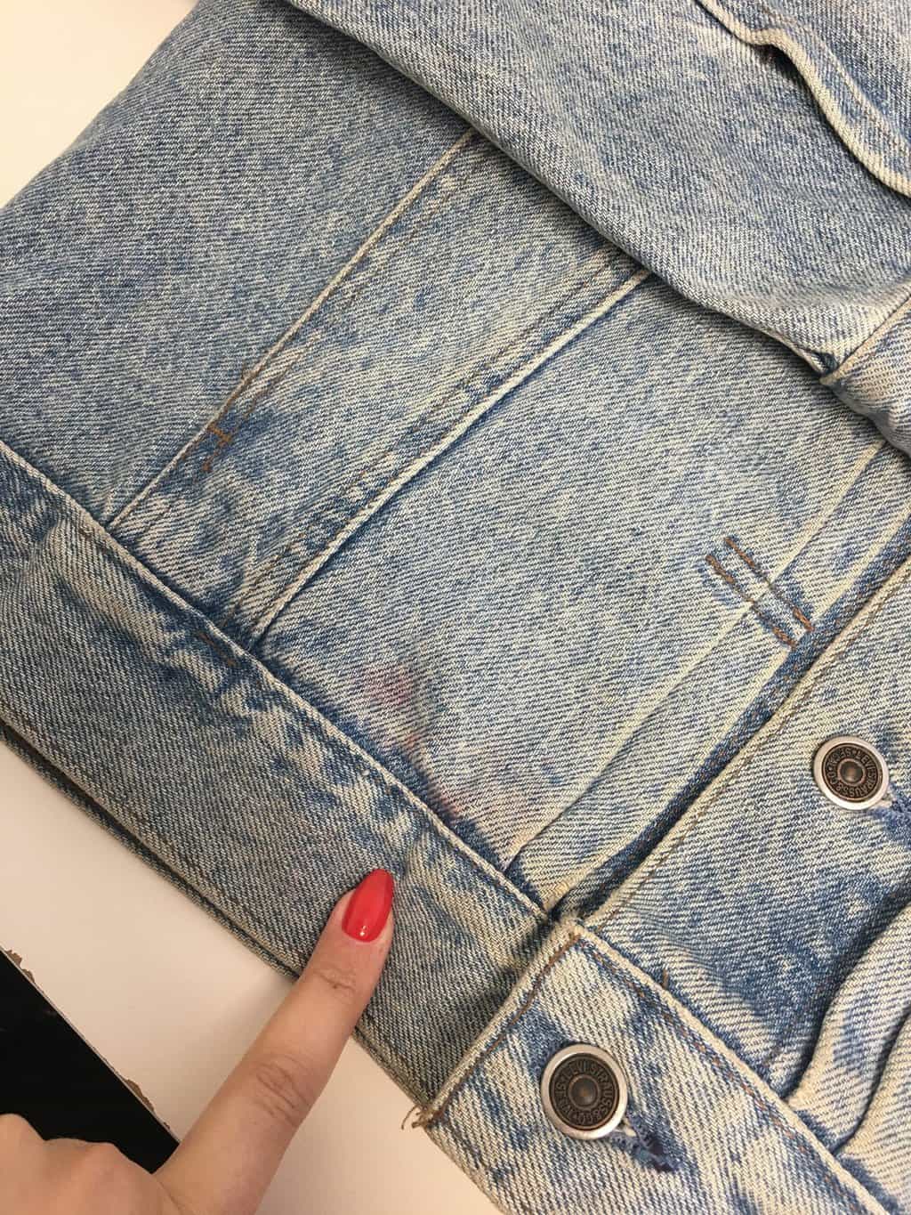 Vintage rare 90s silver tab Levis denim jacket, painted front and back - Large - Image 9