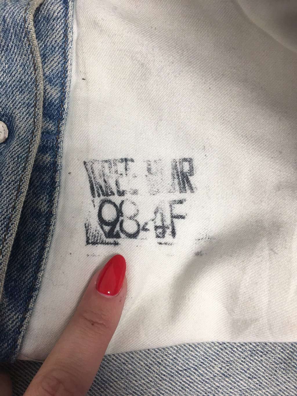 Vintage rare 90s silver tab Levis denim jacket, painted front and back - Large - Image 8