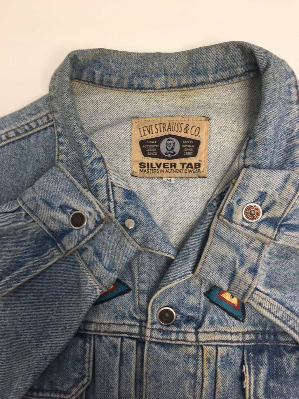 Vintage rare 90s silver tab Levis denim jacket, painted front and back - Large - Image 5