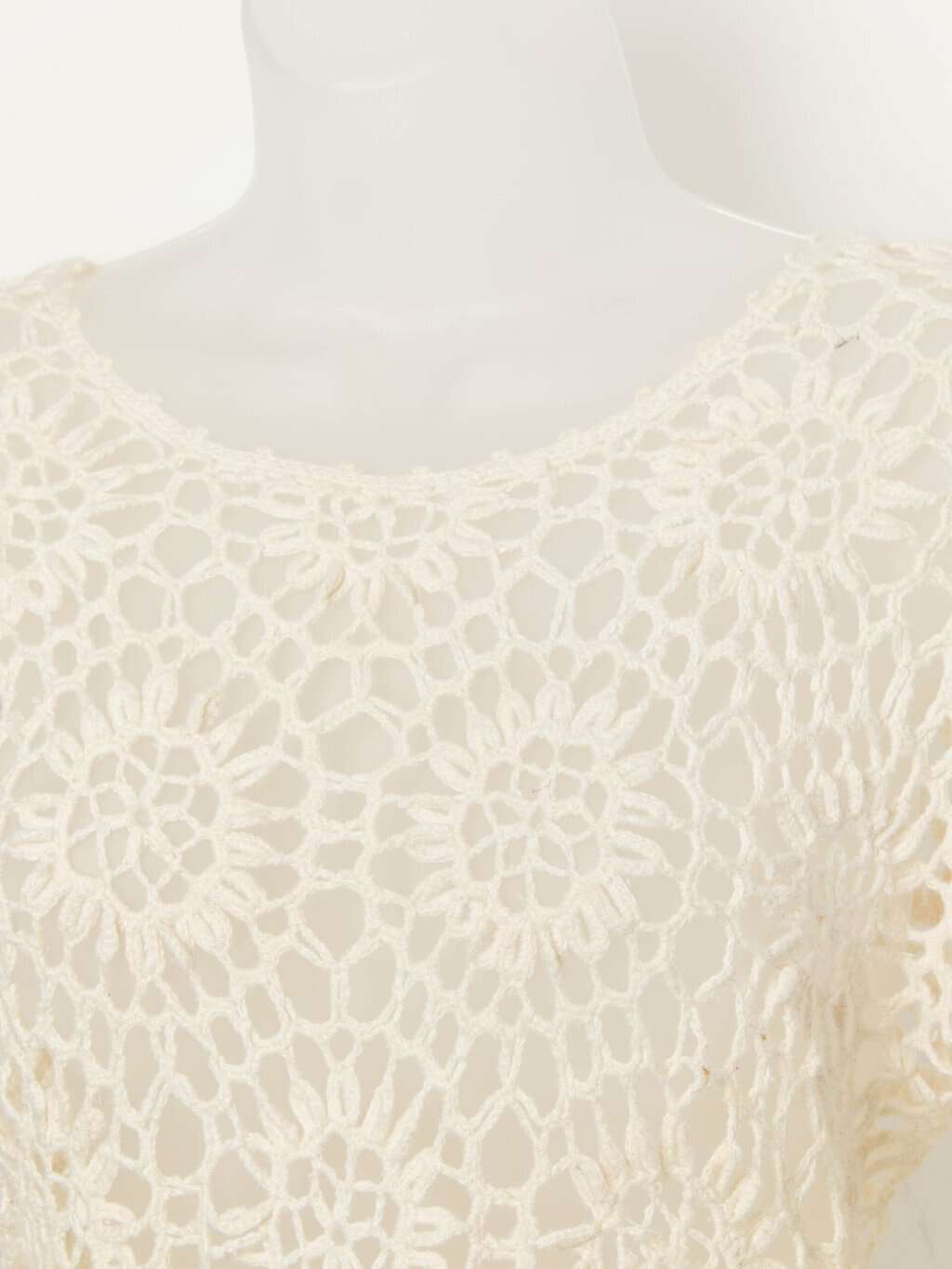 Vintage crochet top with pretty floral pattern - Small - Image 2