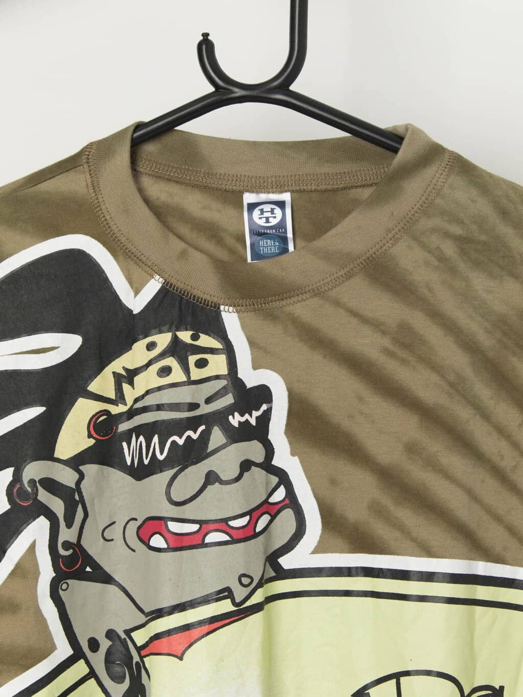 Vintage surfer graphic t-shirt in army green - M / L - Image 2