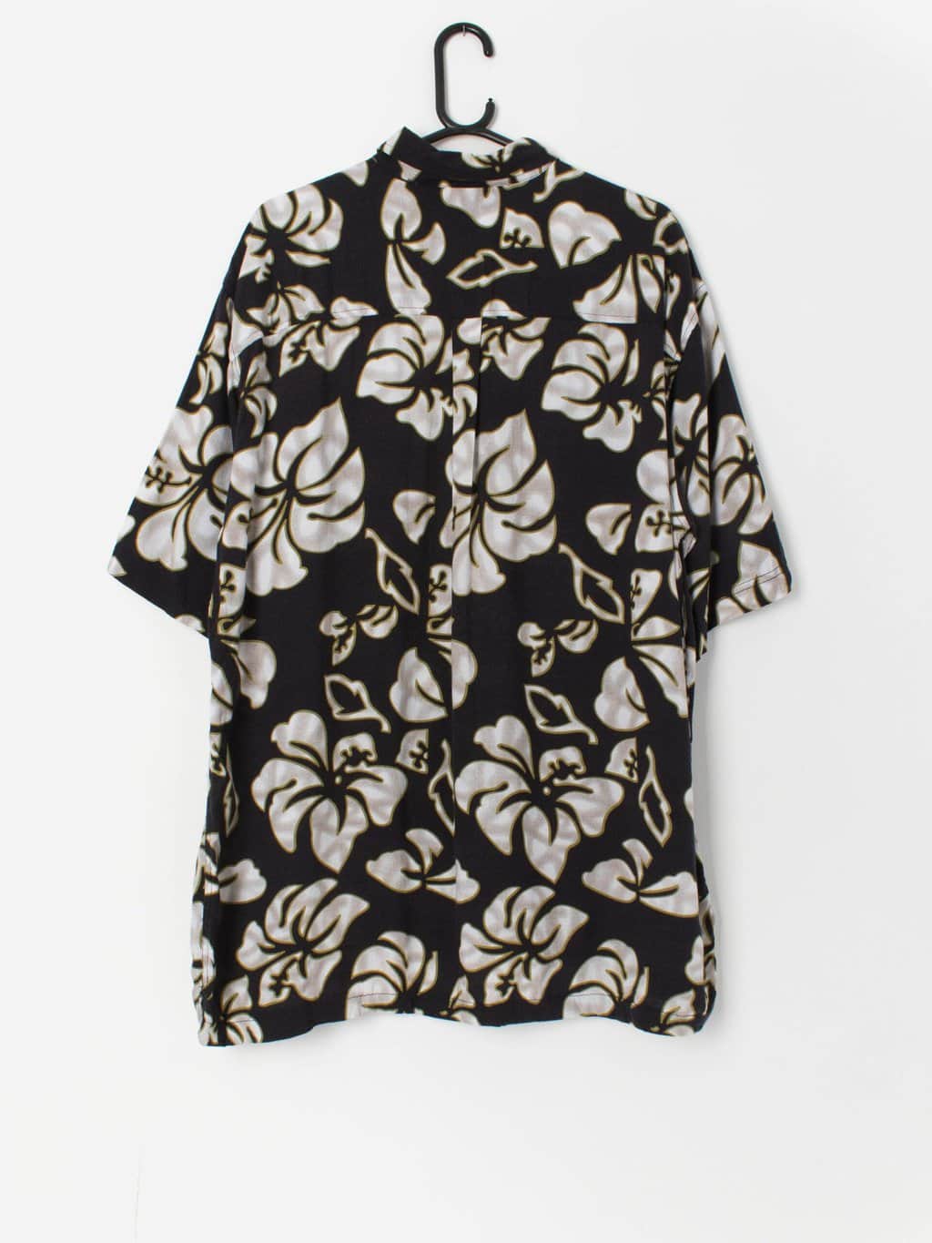Vintage Hawaiian shirt with bold hibiscus print - XL - Image 3