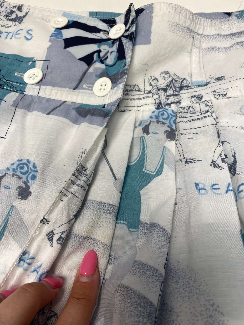 Vintage beach party print skirt in blue - Medium - Image 4