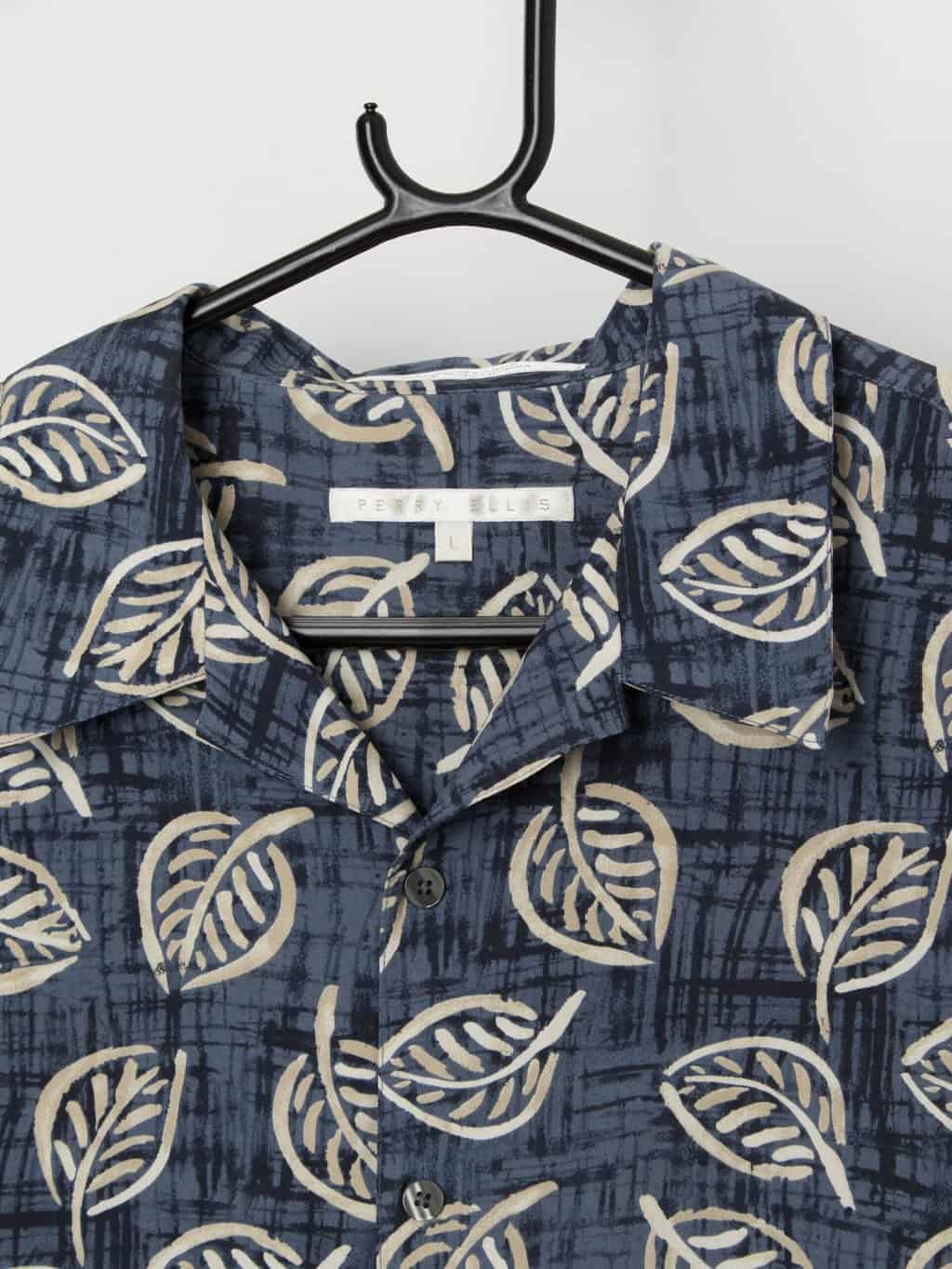 Vintage blue Hawaiian shirt with leaf print - Large - Image 2