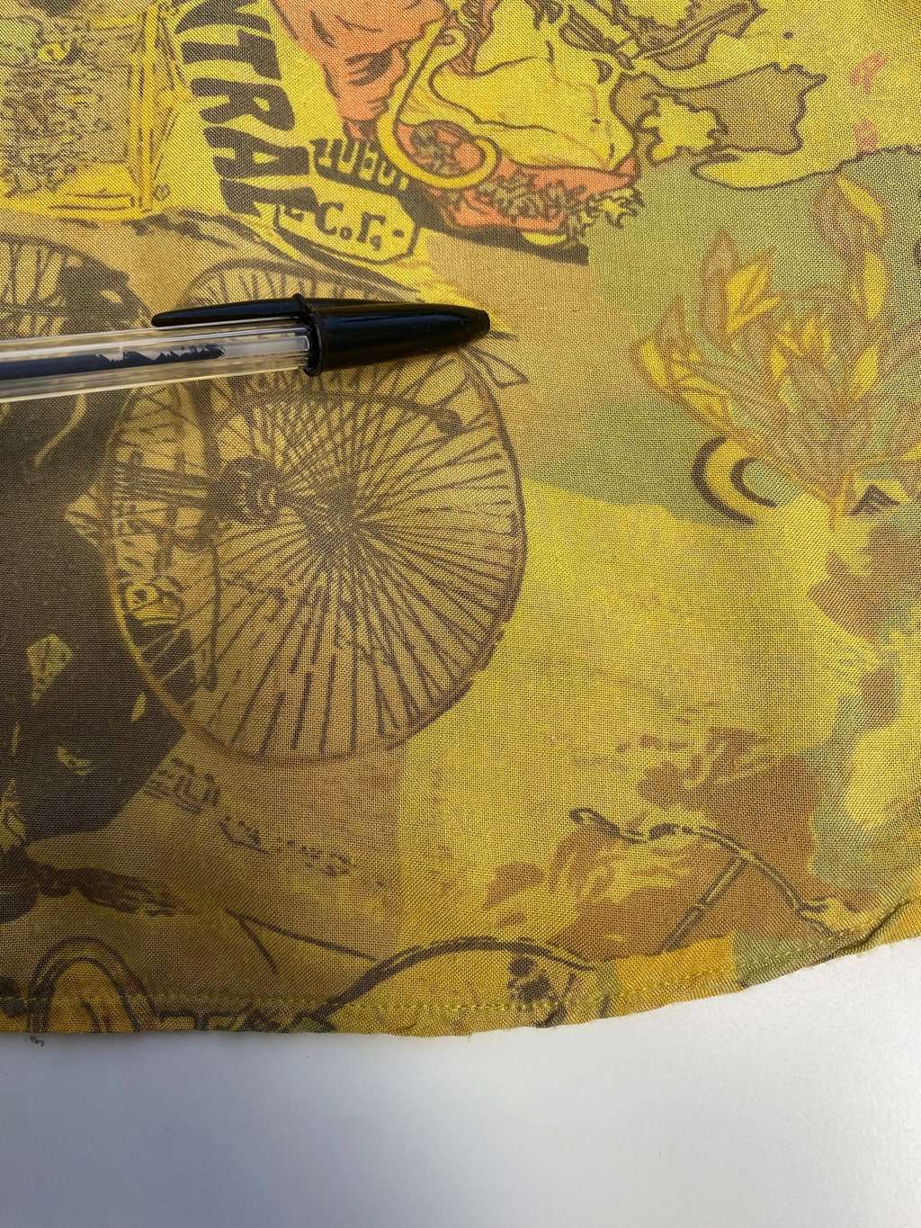 Vintage French graphic shirt in mustard yellow - Large - Image 4