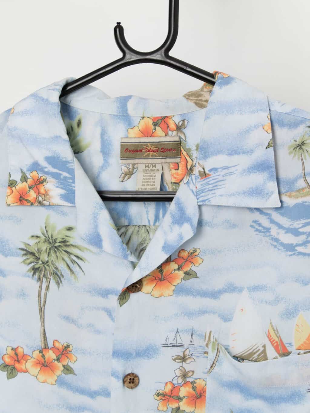 Vintage pale blue Hawaiian shirt with island print - Large - Image 2