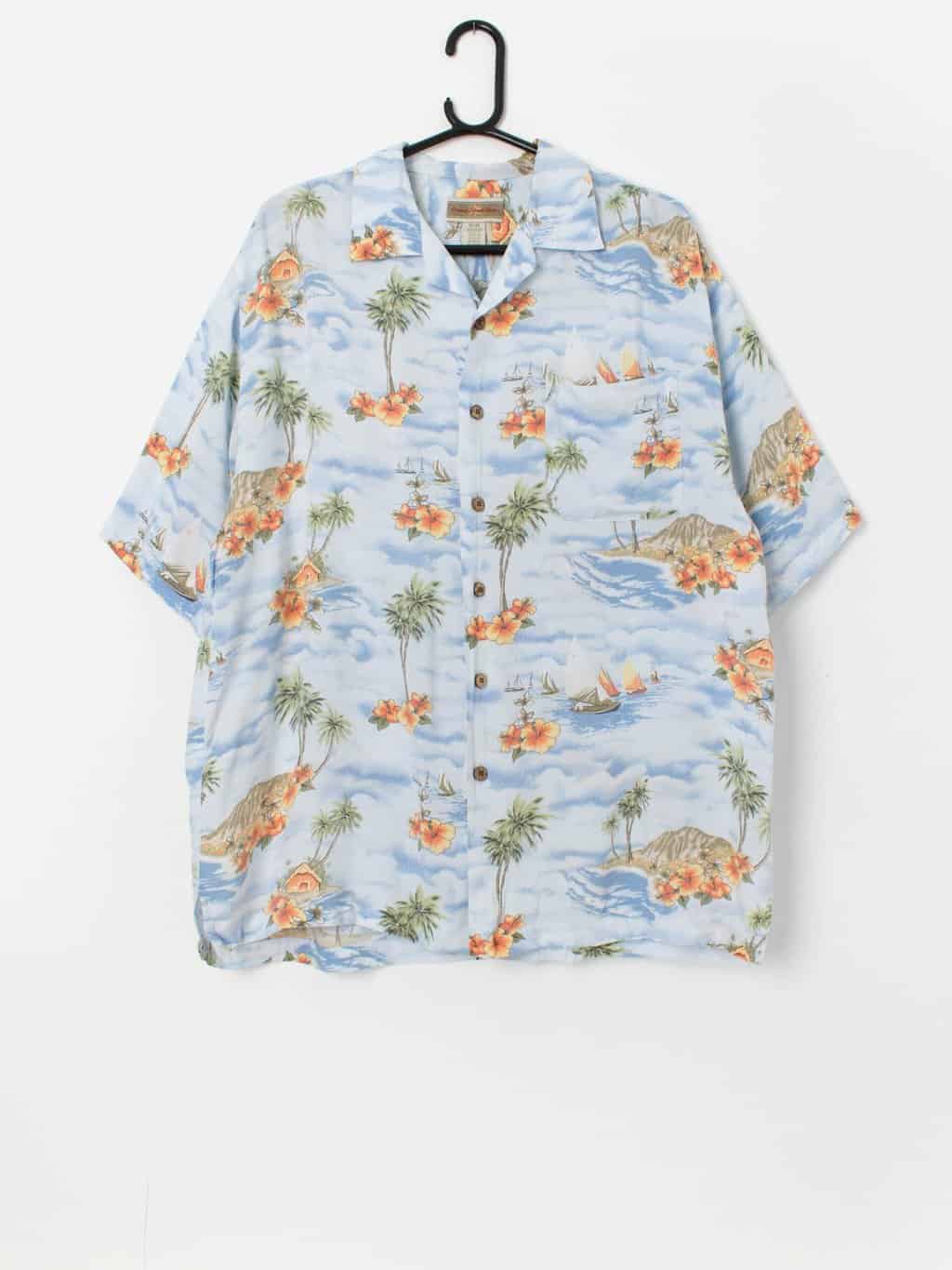 Vintage pale blue Hawaiian shirt with island print - Large