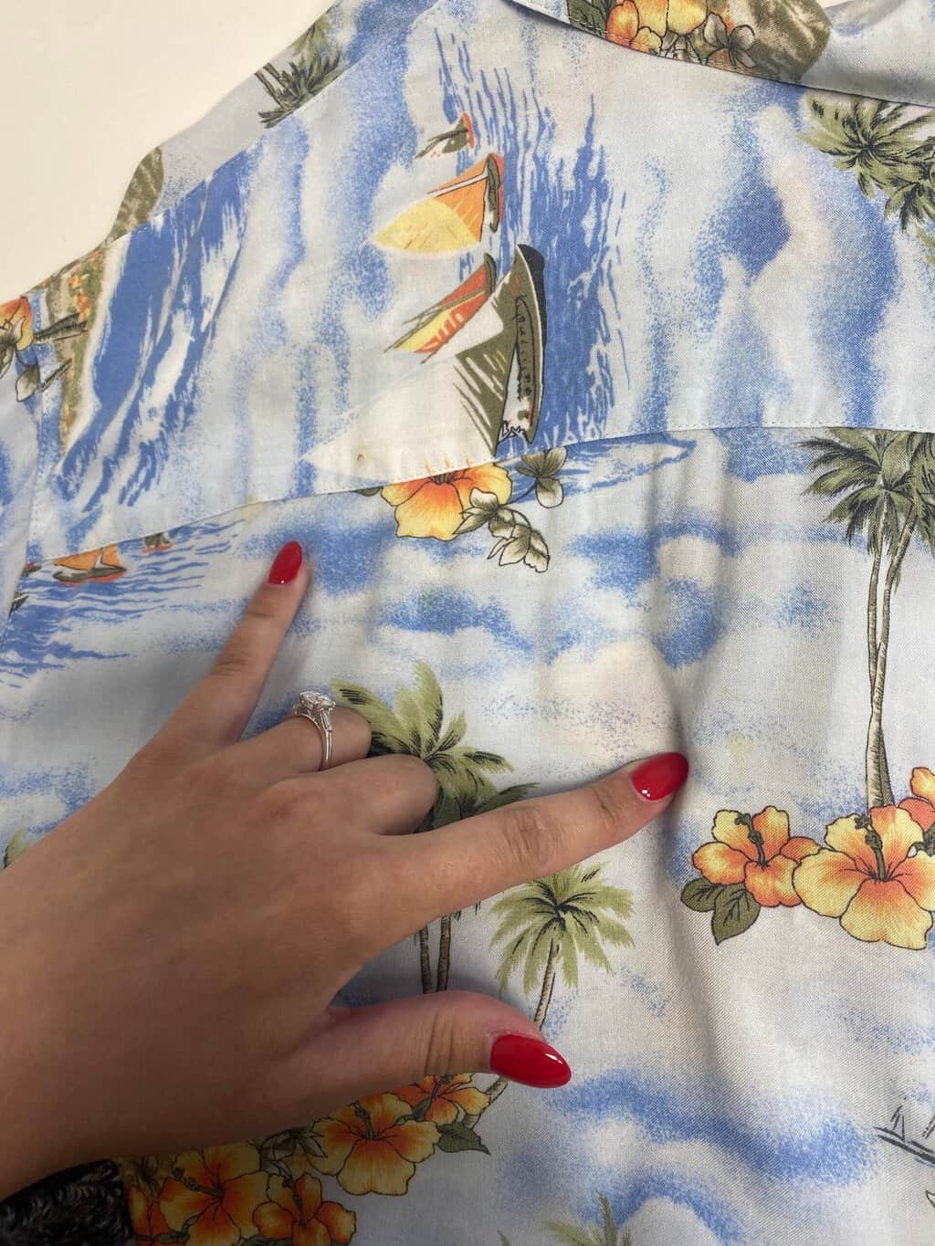 Vintage pale blue Hawaiian shirt with island print - Large - Image 4