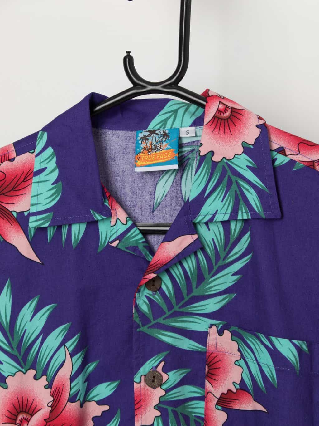 Vintage purple Hawaiian shirt with coconut buttons - Small - Image 2
