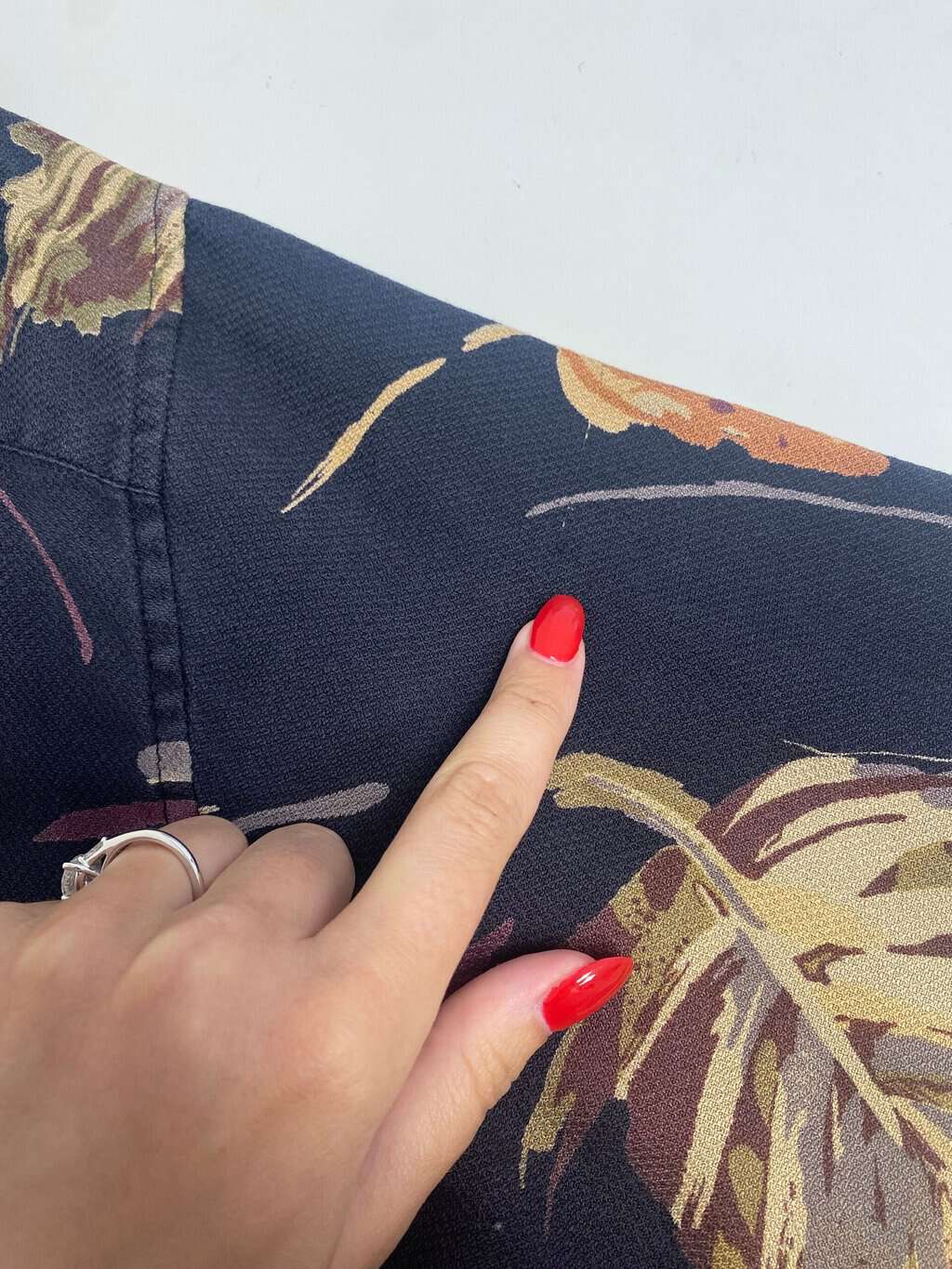 Vintage silk Hawaiian shirt with leaf print - Large - Image 4