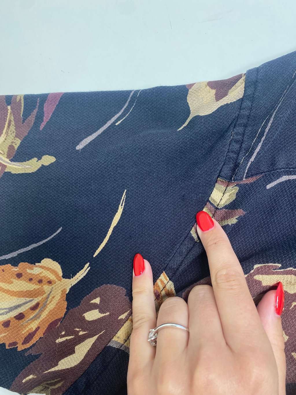 Vintage silk Hawaiian shirt with leaf print - Large - Image 5