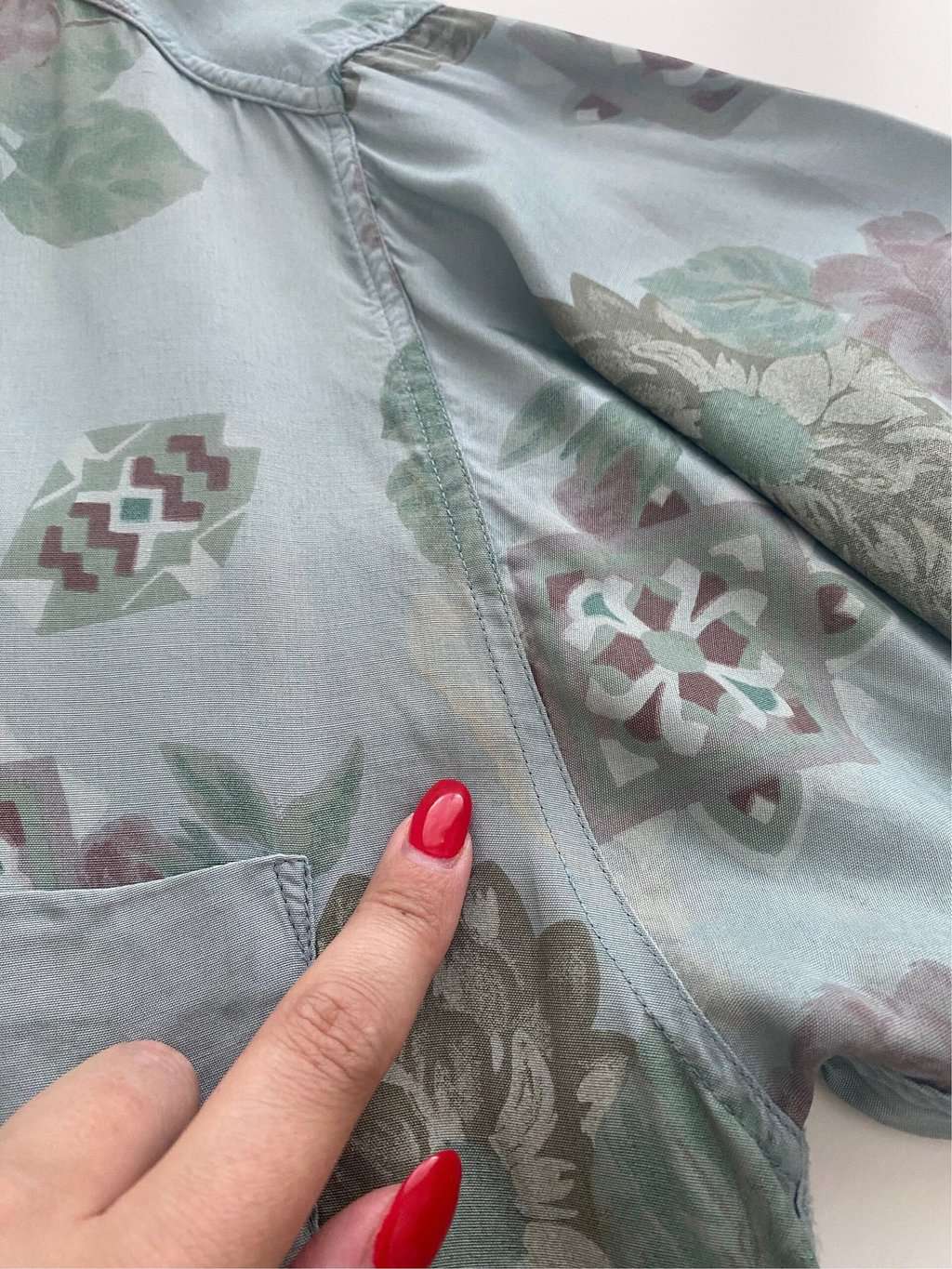 Vintage Hawaiian shirt in pale teal and mauve - Large / XL - Image 5