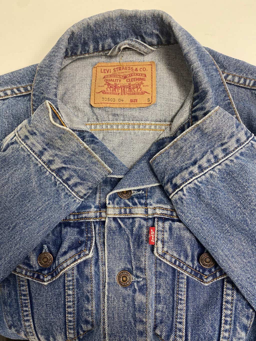 90s vintage Levis denim trucker jacket - Small - Image 6