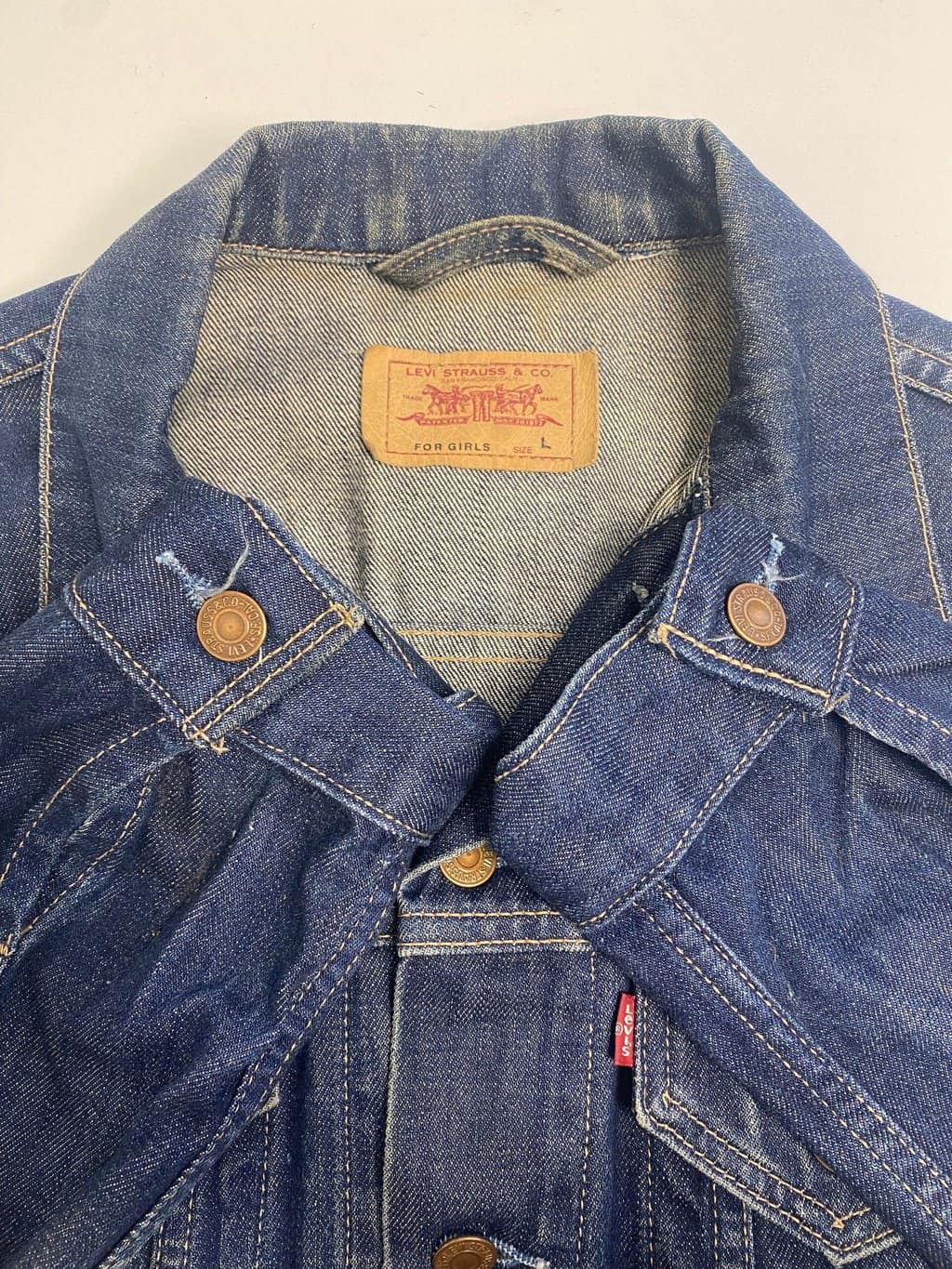 Women's vintage Levis denim jacket for girls, dark blue trucker jacket - Medium - Image 4