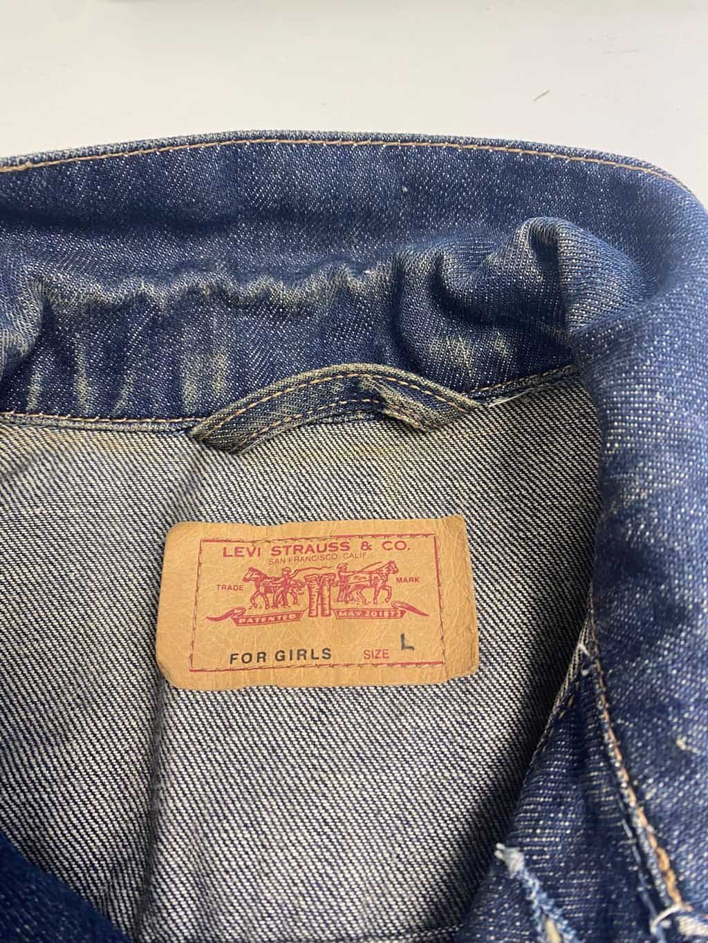 Women's vintage Levis denim jacket for girls, dark blue trucker jacket - Medium - Image 6