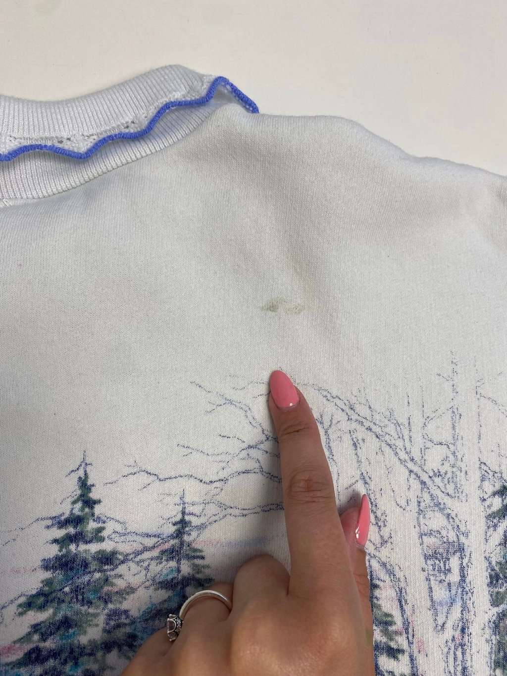 Vintage Art Unlimited winter theme collared sweatshirt in forest white - Large - Image 6