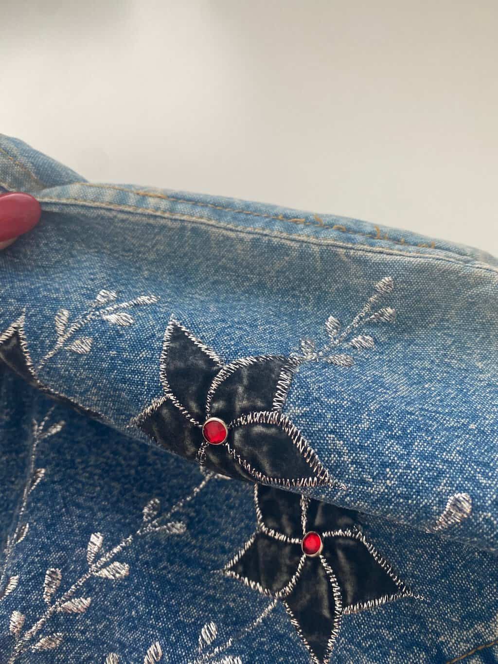 Vintage embroidered denim blouse with studded collar - L - Image 4