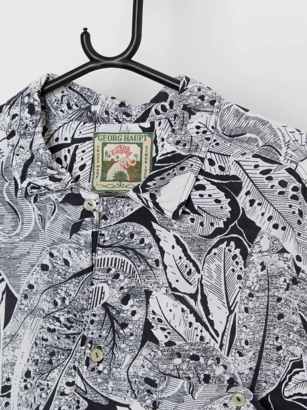 Vintage botanical shirt in black and white - Large - Image 2