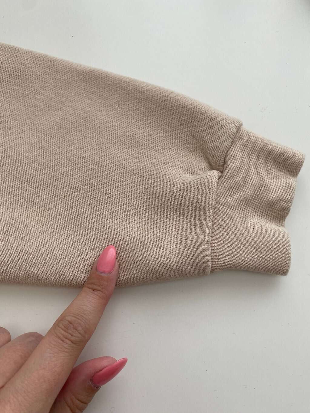 90s vintage deer graphic sweatshirt in beige, brown and red - Large - Image 4