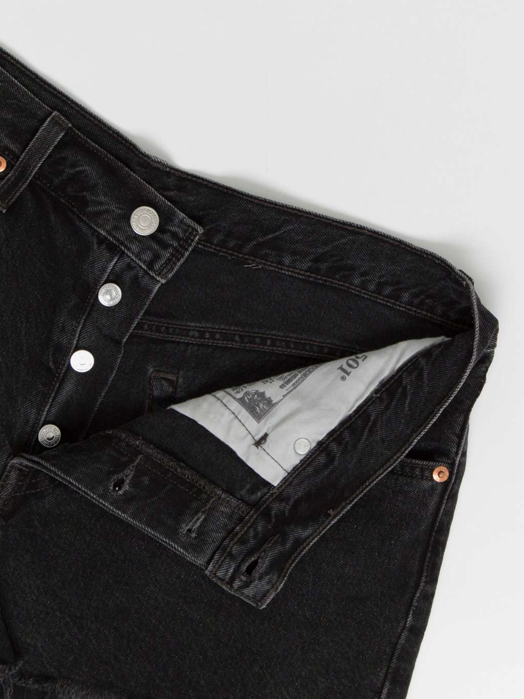 Levis 501 cut off short shorts in stonewashed black - L - Image 2