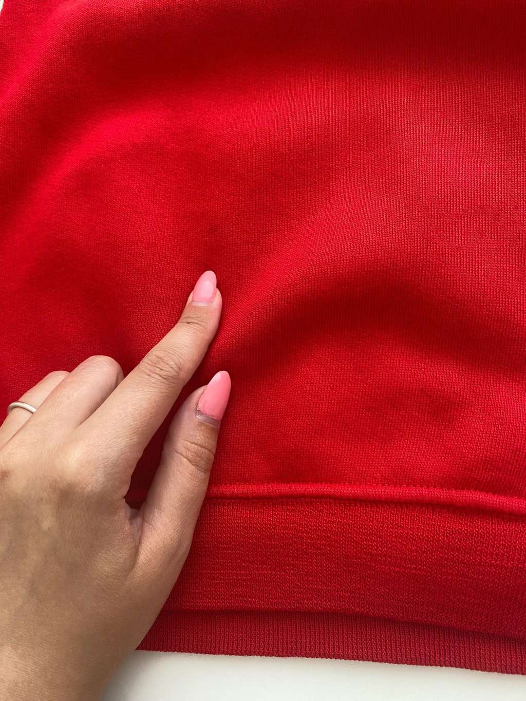 90s vintage sleeping cat sweatshirt in bright red - Medium - Image 4