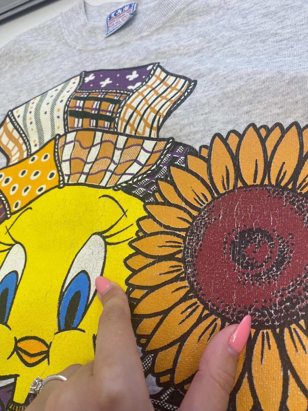 Vintage Tweetie Pie sweatshirt with sunflower - L - Image 7