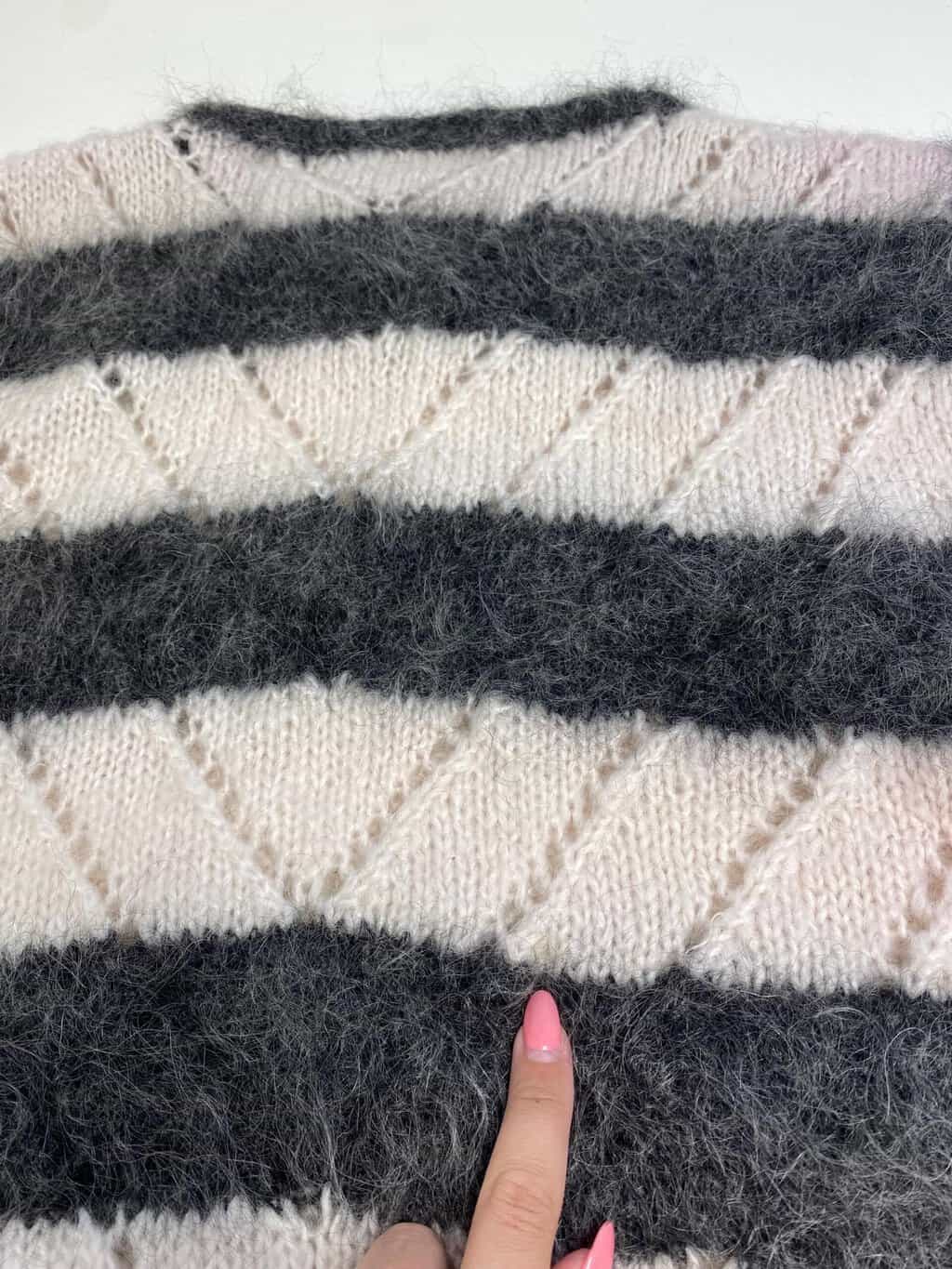 Vintage handknitted mohair wool vest with grey and white stripes - Medium / Large - Image 5