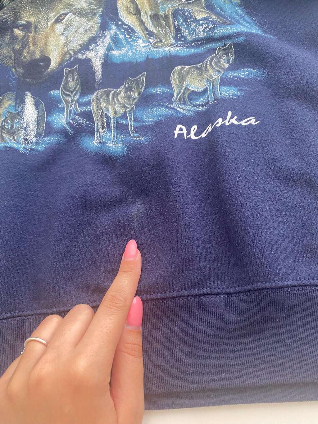 Vintage Alaska wolf graphic sweatshirt in navy blue - Small / Medium - Image 4