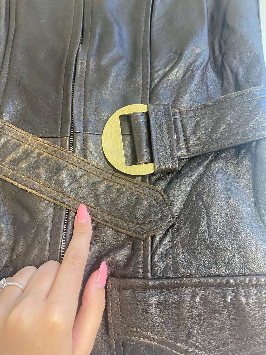 1960s vintage brown leather vest with belt and zip closure - Small - Image 4