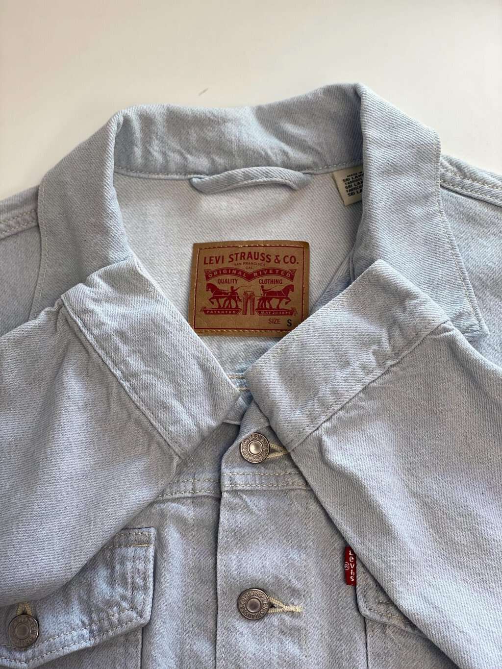 Women's Levis cropped trucker jacket in pale blue - Medium - Image 6