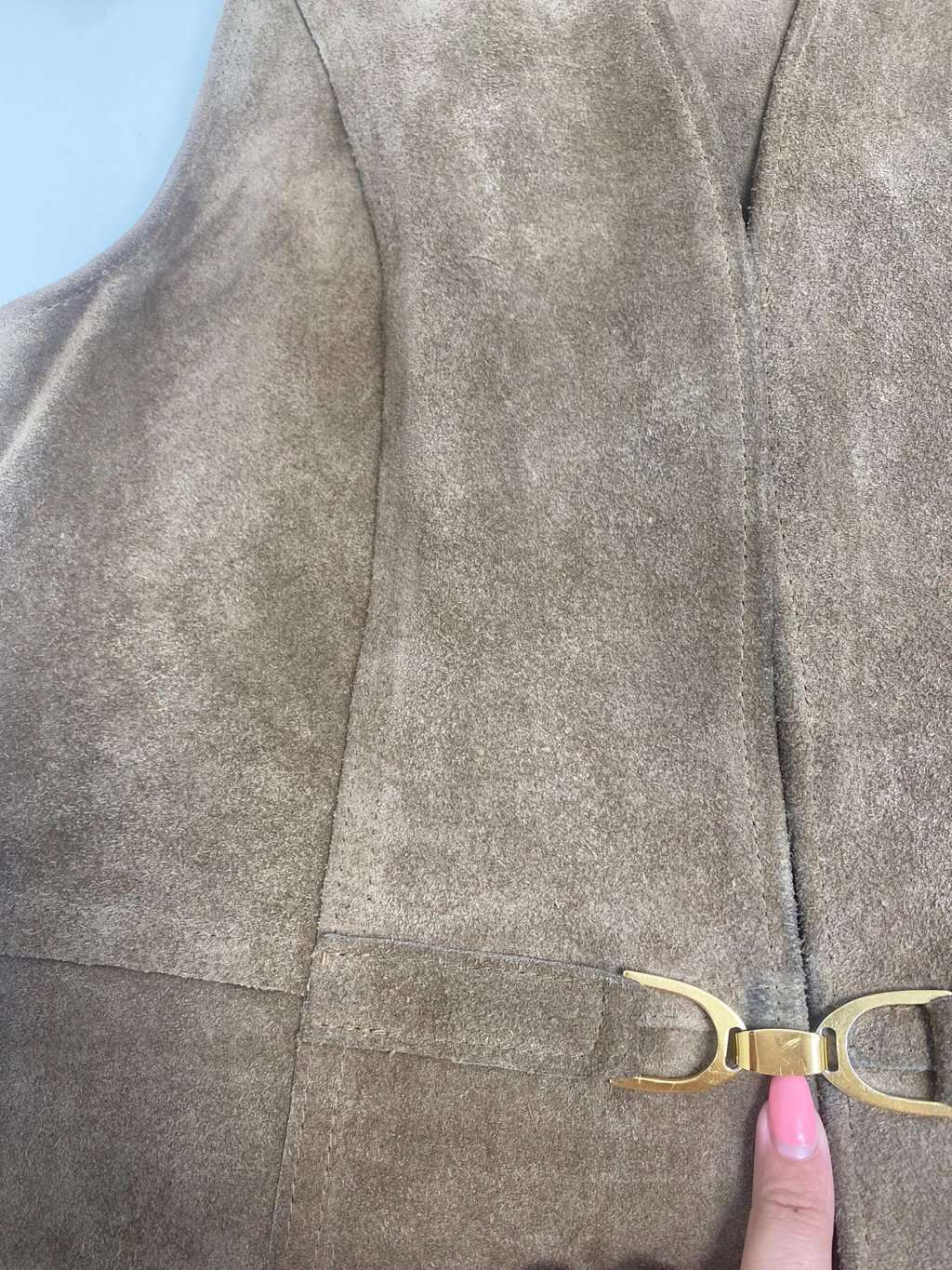 70s vintage suede waistcoat in beige with gold hardware - Medium - Image 4