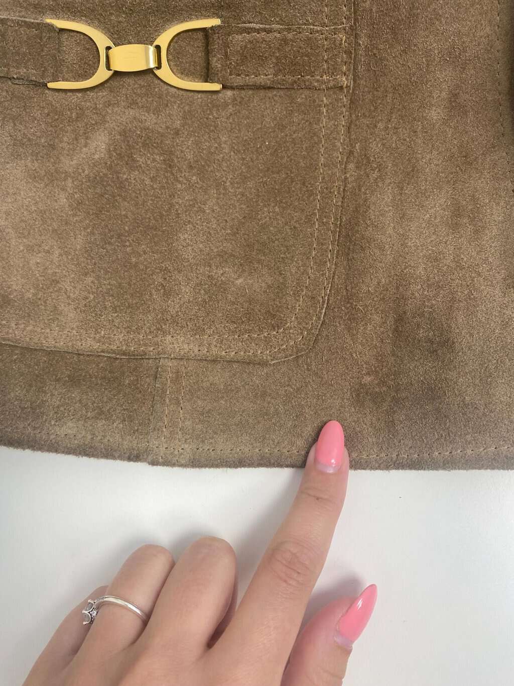 70s vintage suede waistcoat in beige with gold hardware - Medium - Image 5