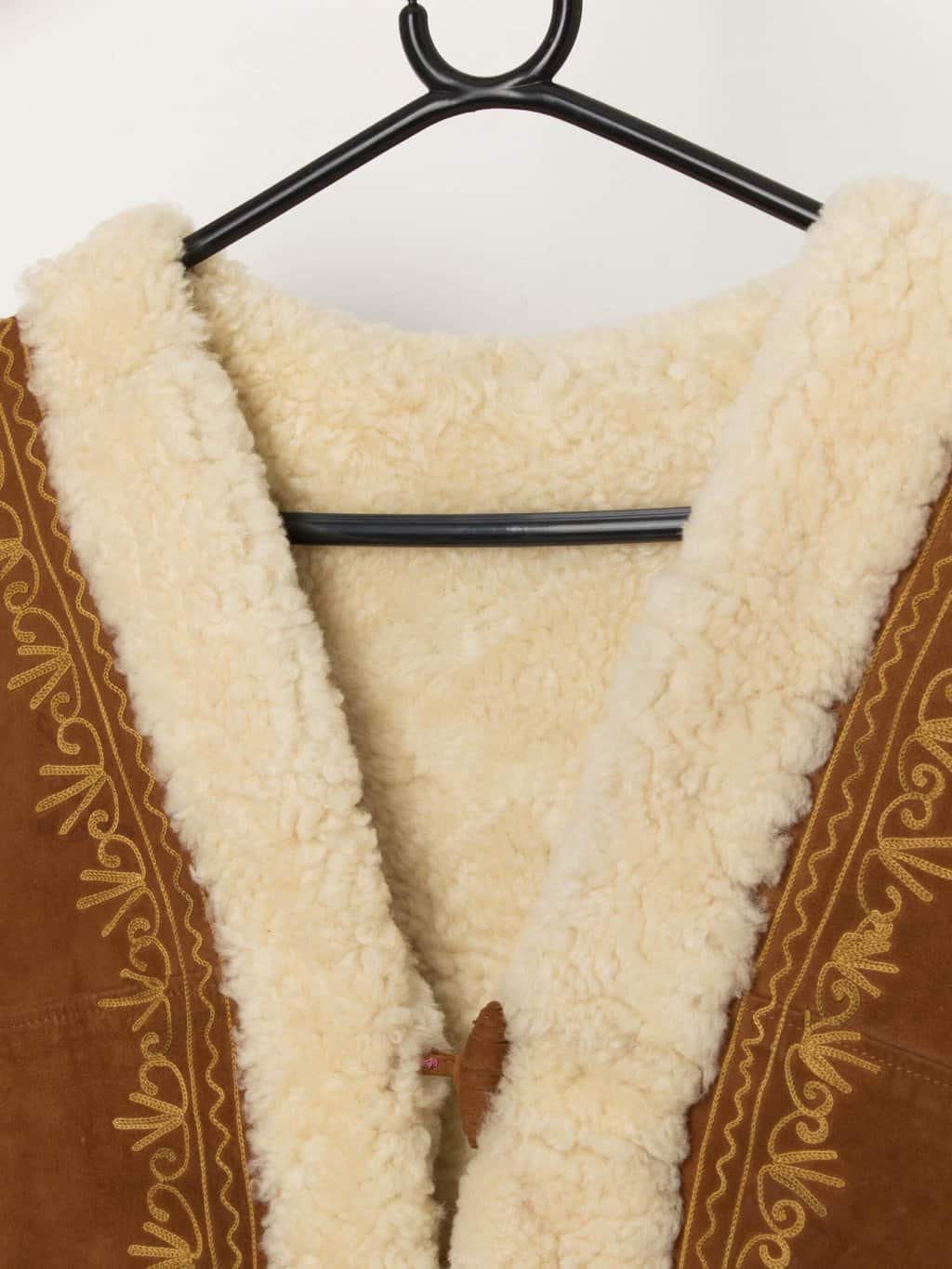 Rare 70s vintage embroidered Afghan sheepskin vest - M/L - Image 3