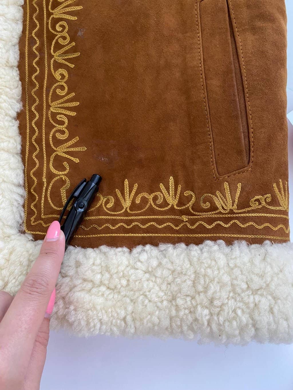 Rare 70s vintage embroidered Afghan sheepskin vest - M/L - Image 7