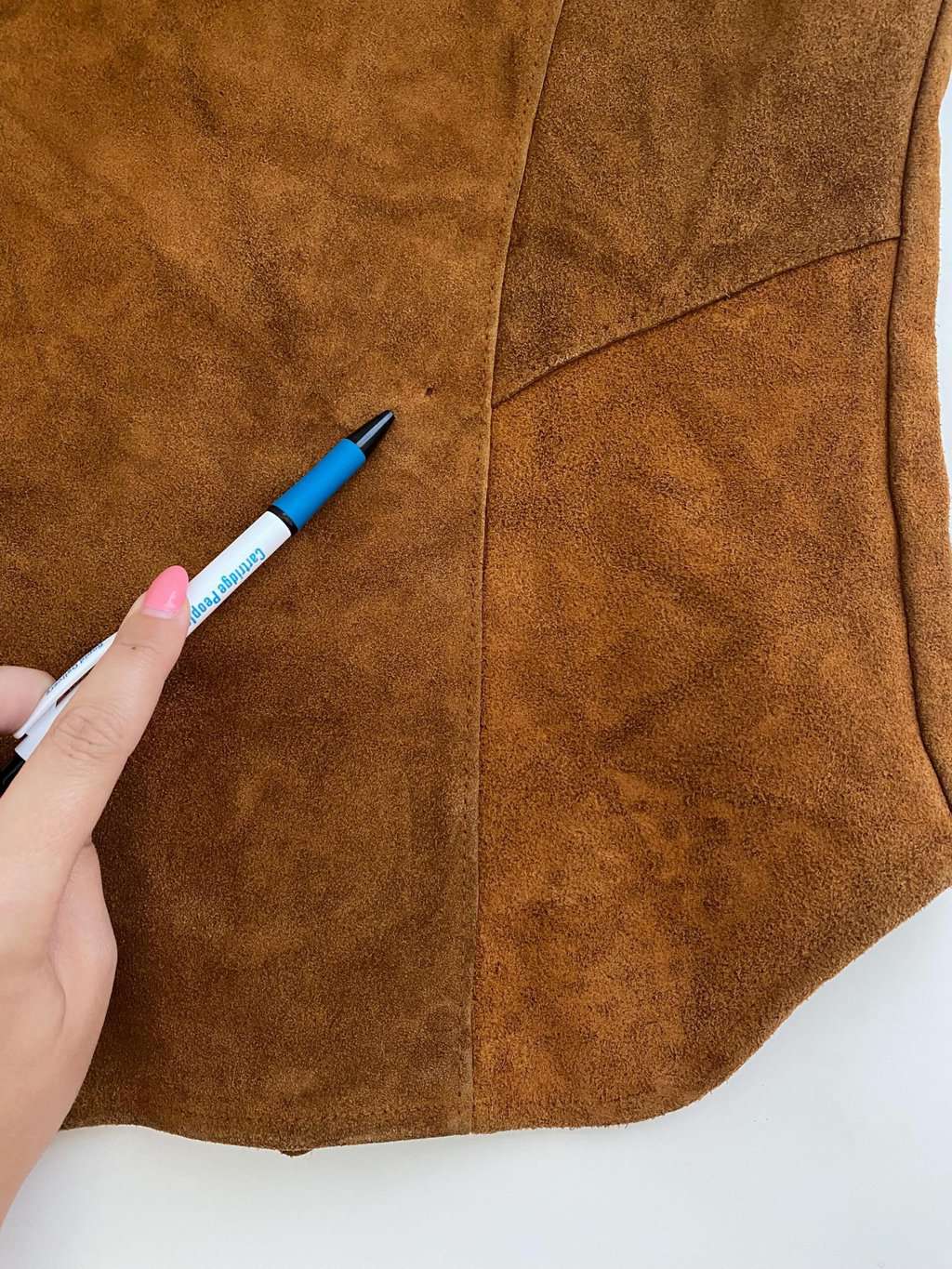 Men's 70s vintage Marlboro suede waistcoat in tan - Small - Image 4