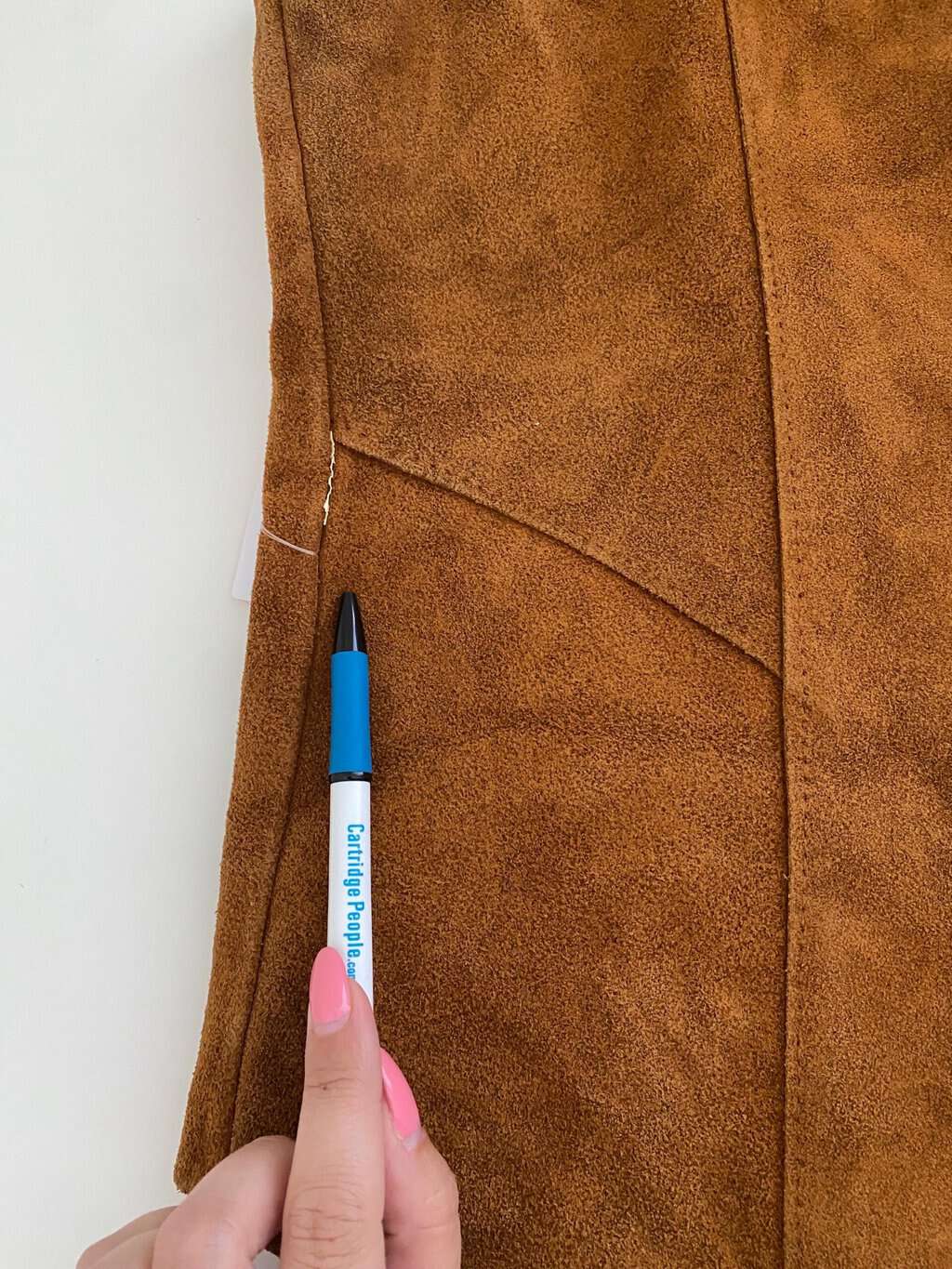 Men's 70s vintage Marlboro suede waistcoat in tan - Small - Image 5