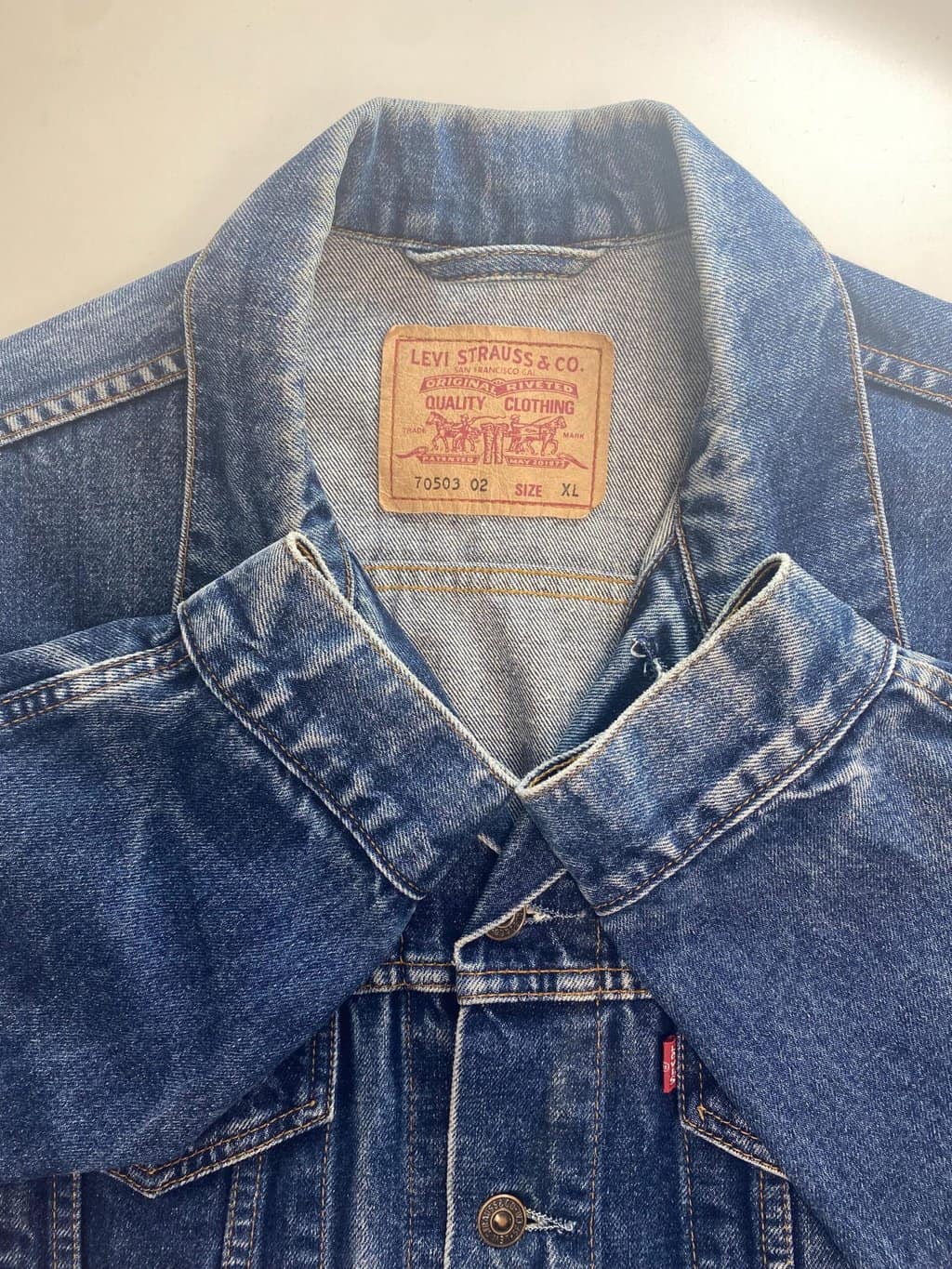 90s vintage Levis denim jacket in blue, 70503 02 - XL - Image 5