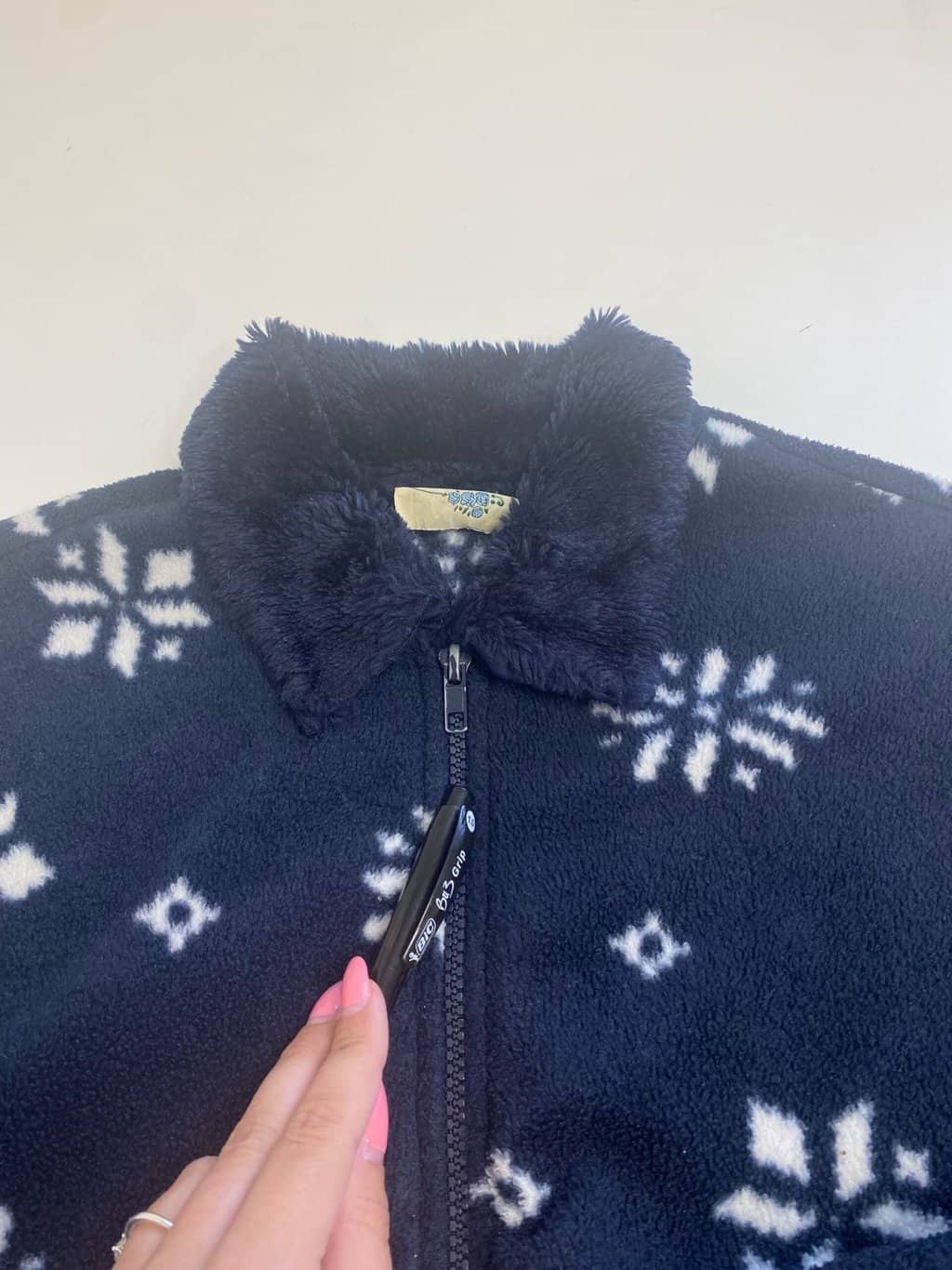 snowflake patterned fleece with faux fur collar - M / L - Image 4