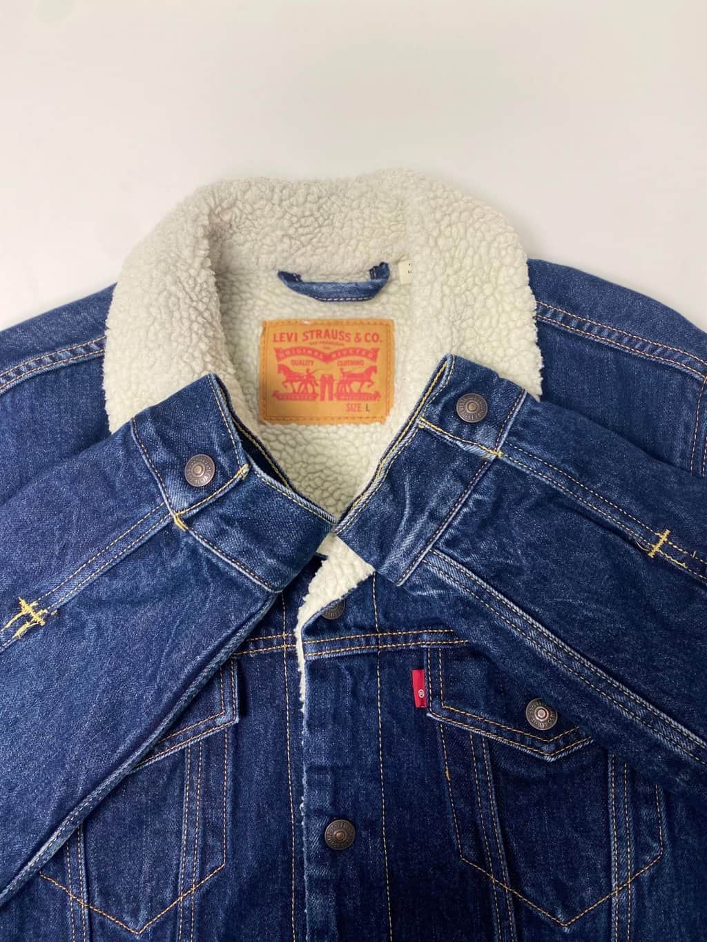 Men's Levis blue sherpa denim trucker jacket with snap button - Medium - Image 5