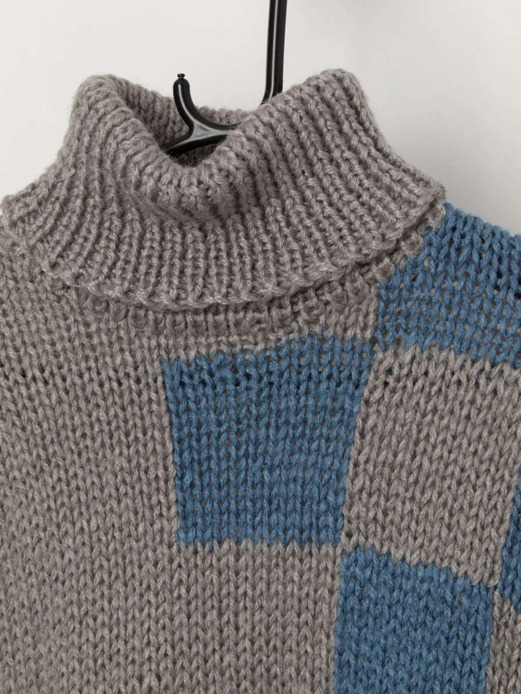 Vintage chunky hand-knitted jumper silver grey and blue - Medium - Image 3