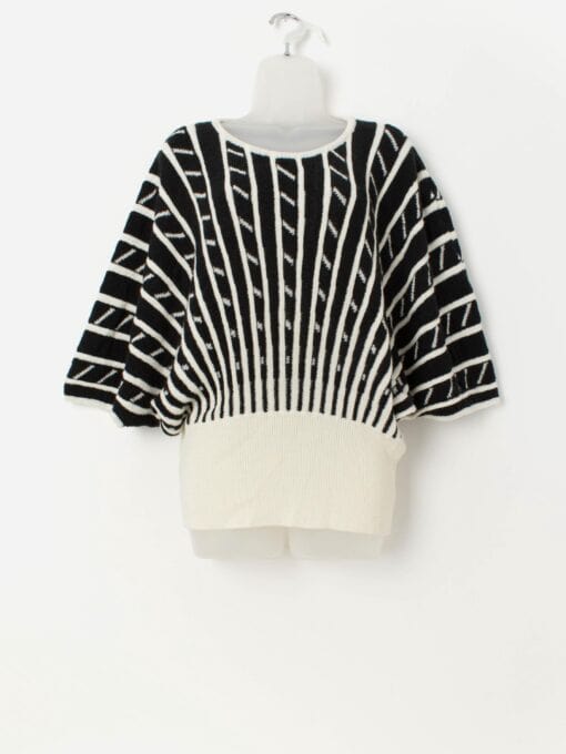 Vintage black and white oversize sweater, batwing sleeves - Medium / Large