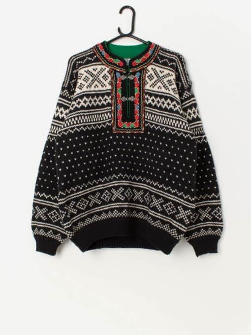 Norwegian wool handknitted pullover sweater in black and white - Medium / Large