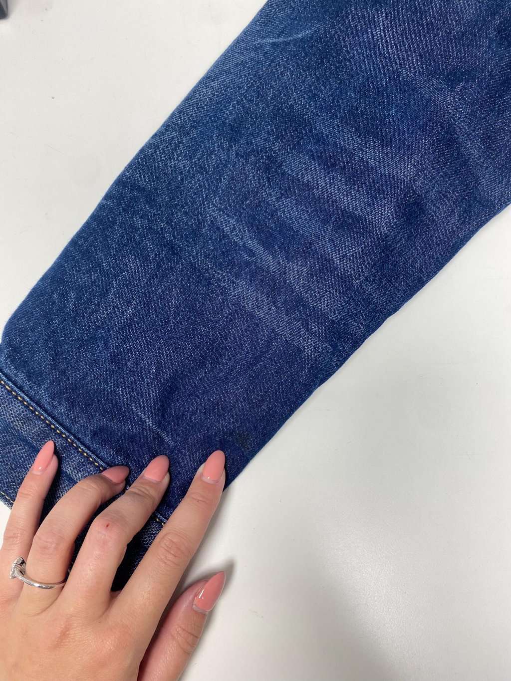 Men's Levis blue sherpa denim trucker jacket with white collar - Medium - Image 7