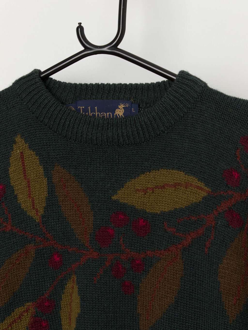 Vintage autumn sweater with berries and leaf design in forest green and red - Medium / Large - Image 2