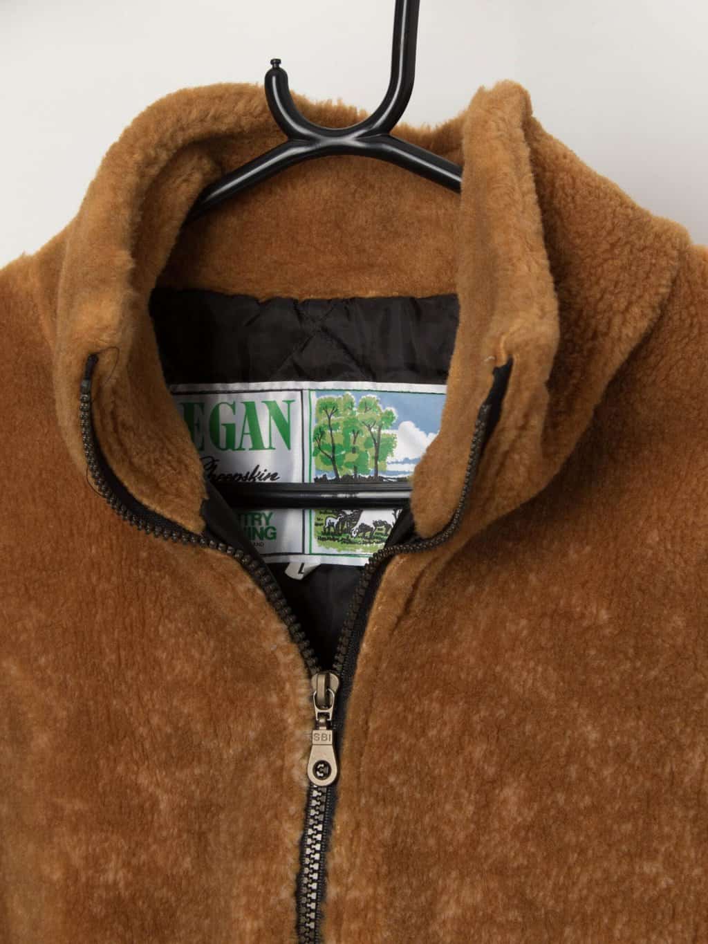 Vintage horse patterned fleece in brown, made in England - Large - Image 3