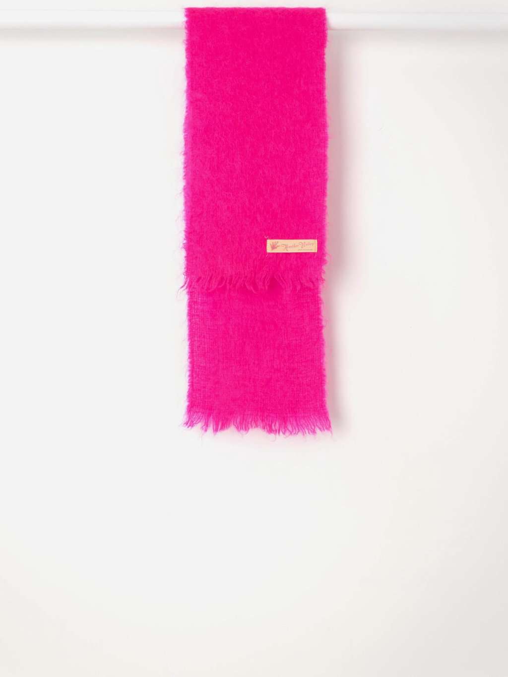 1970s vintage wool scarf in bright pink - One size - Image 3