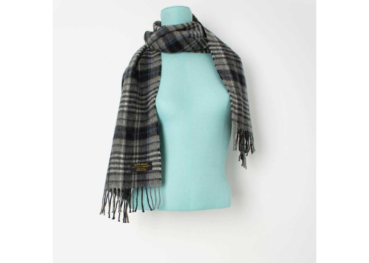 Vintage Alex Begg wool scarf in grey plaid - One size - Image 5