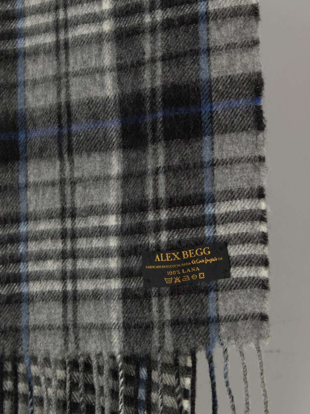 Vintage Alex Begg wool scarf in grey plaid - One size - Image 2