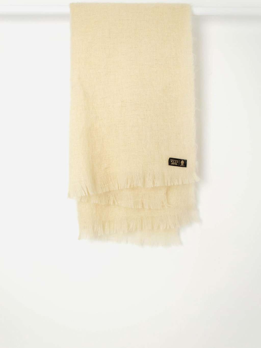 Vintage pure wool knitted scarf shawl wrap in cream - One size - Image 4